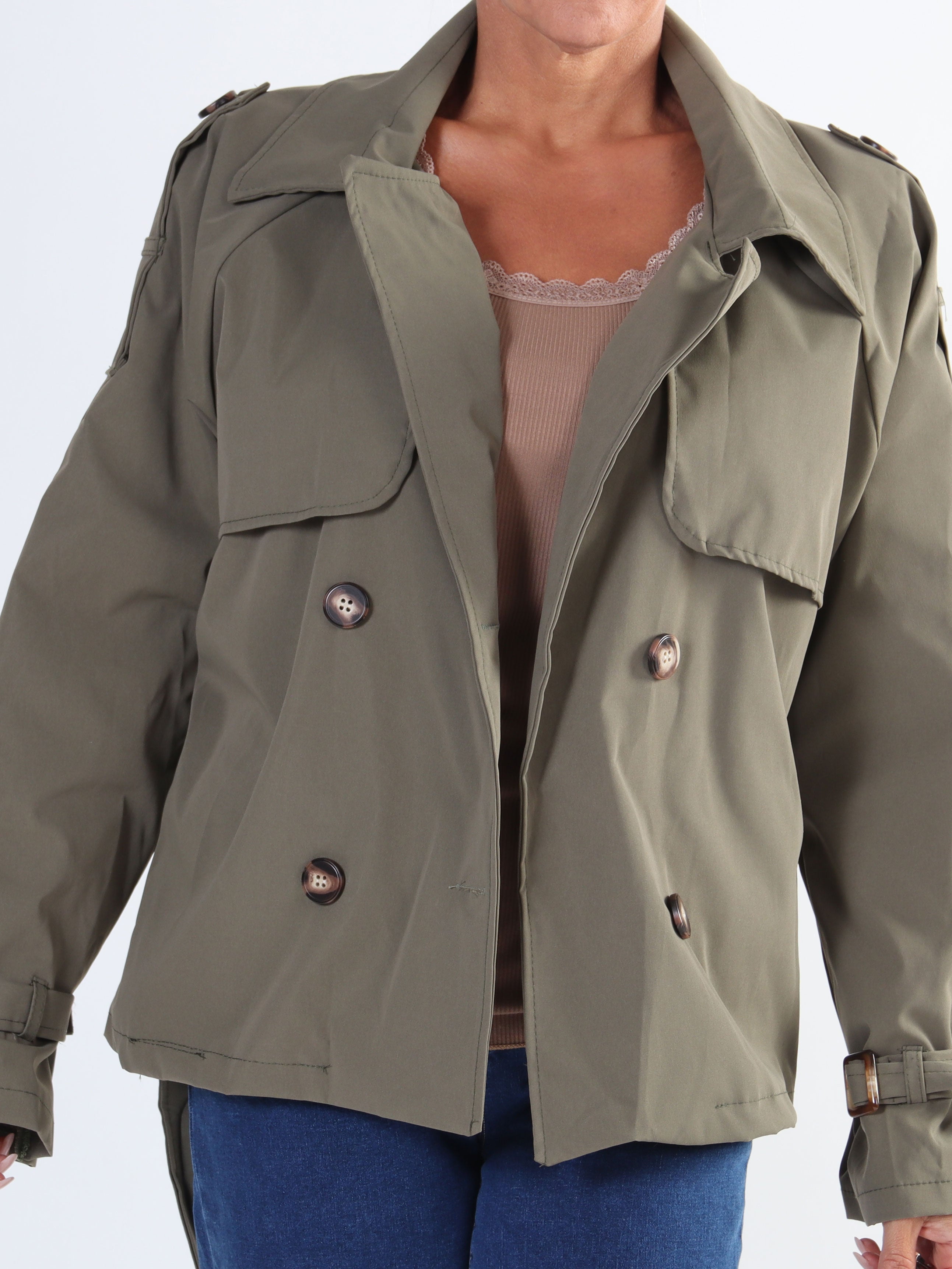 Carmen - Kort trench coat med knapper